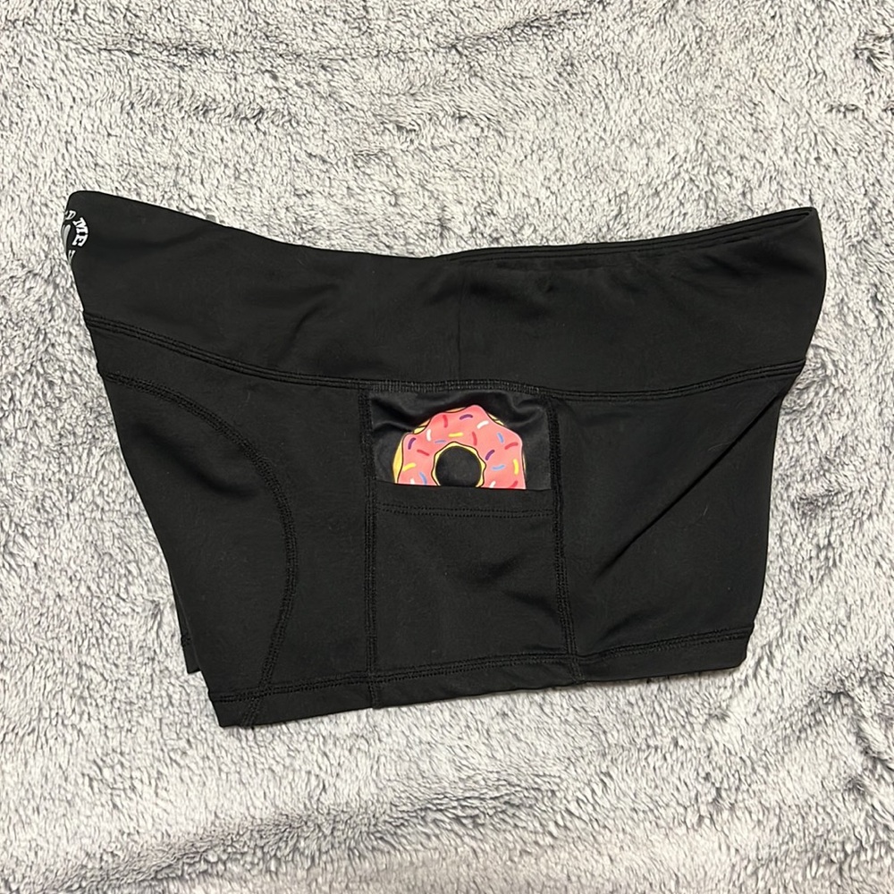 Workout shorts - Picture 2 of 6